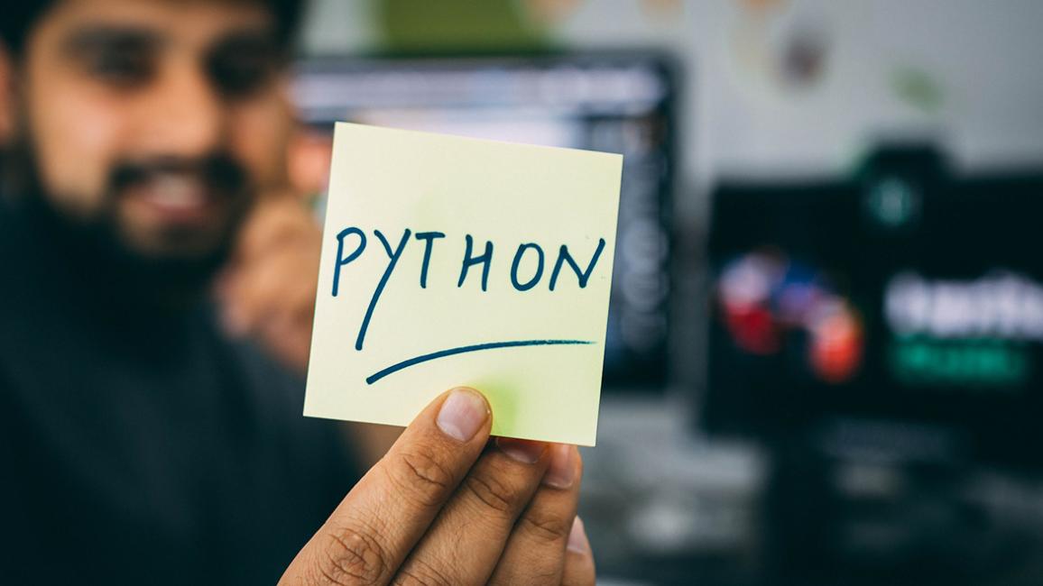 Welche realen Beispiele gibt es dafür, wie Python mit Befehlszeile in Unternehmen eingesetzt werden kann?